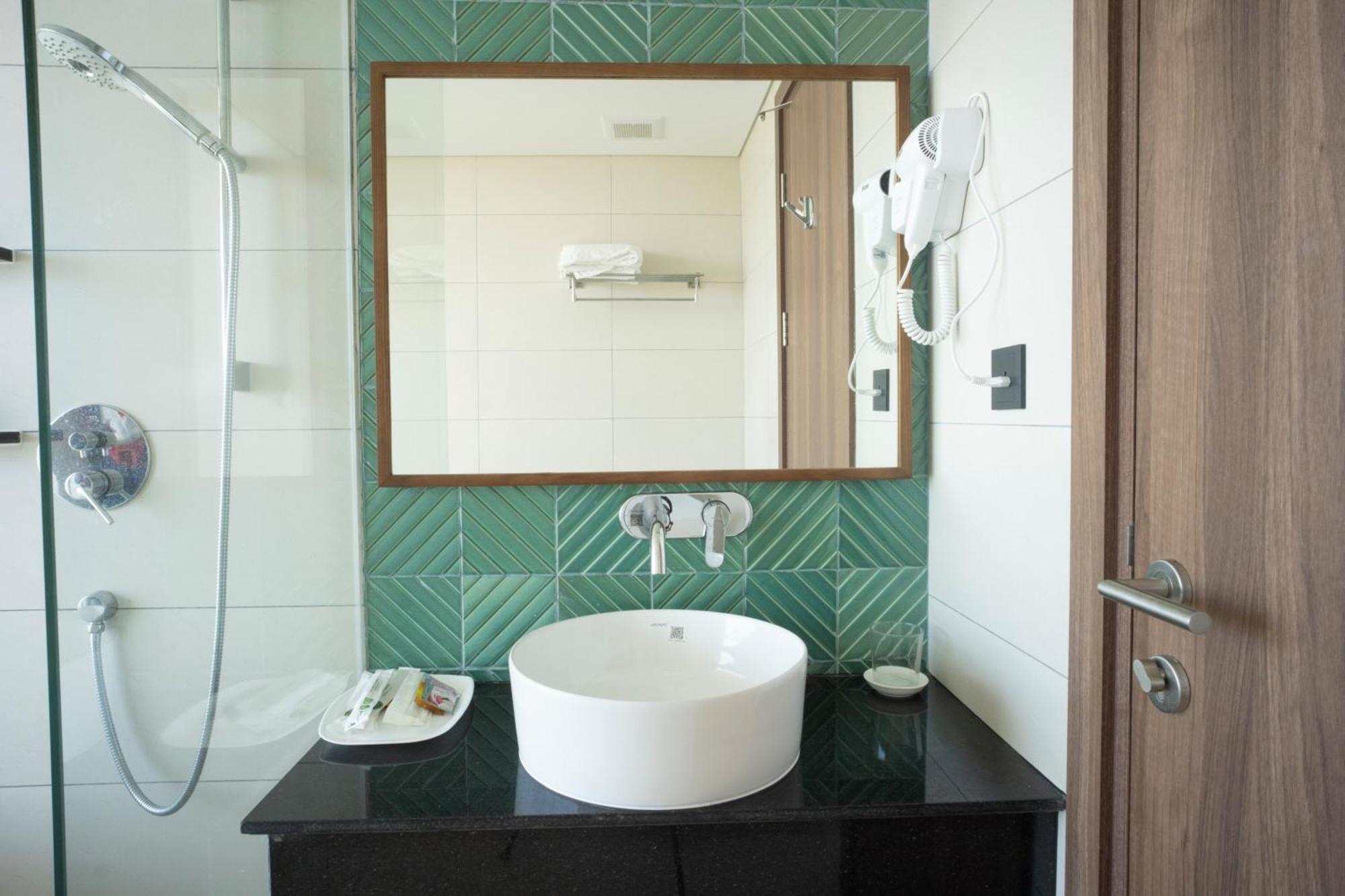 Thy Hung Legacy Hotel Tuy Hoa Bagian luar foto